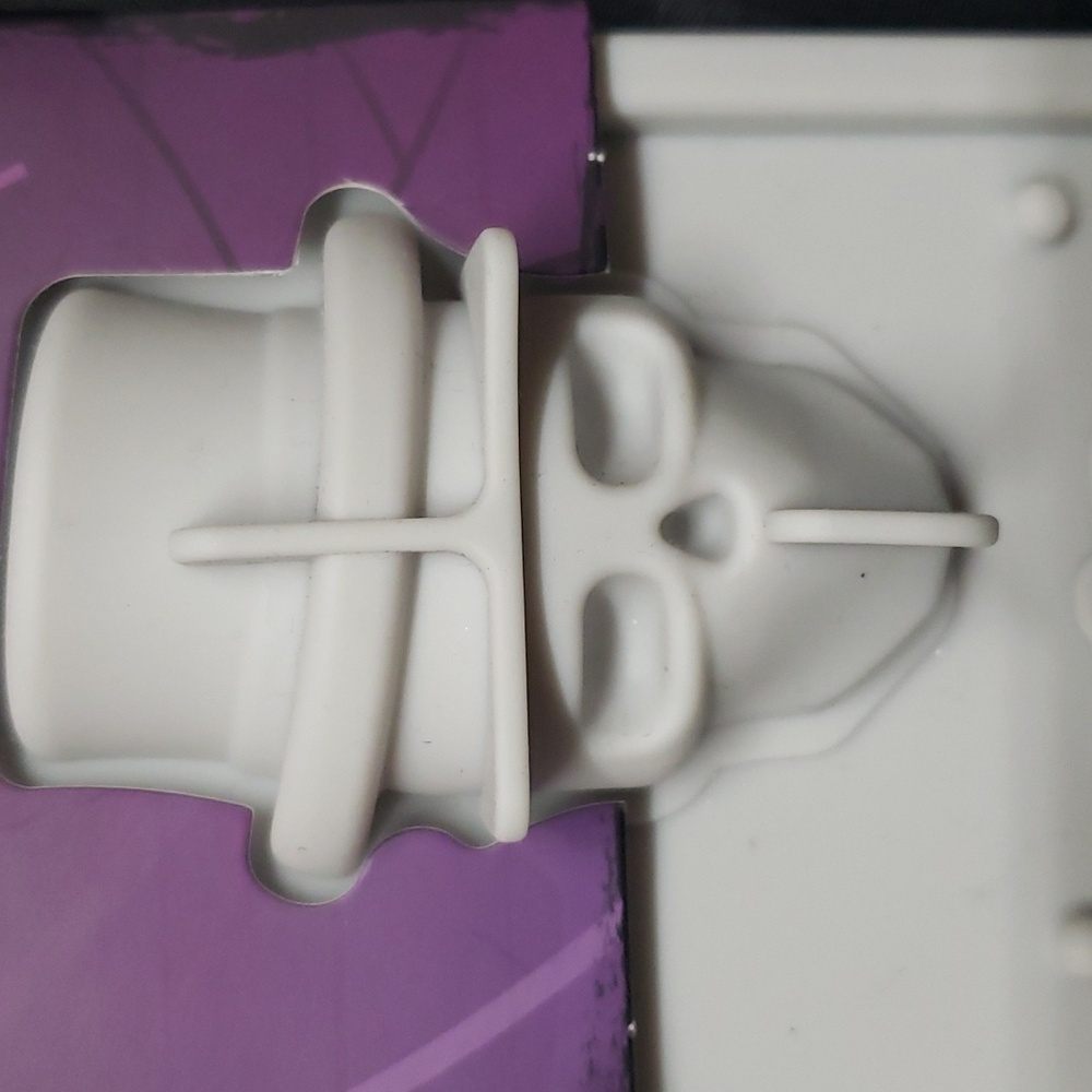 CWC Cook with Color "Gentlemen Skulls" Silicone Molds - Picture 4 of 8